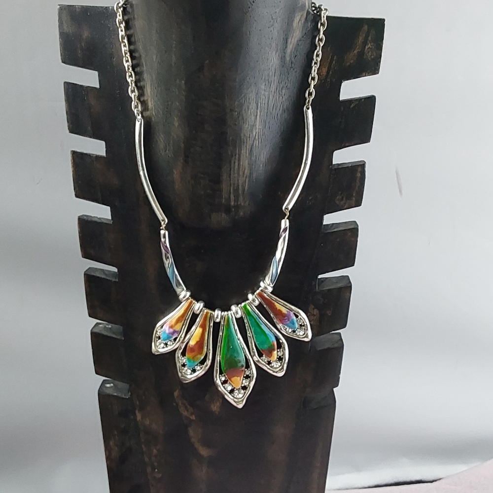 Elegant Multicolor Necklace - Picture 3 of 3